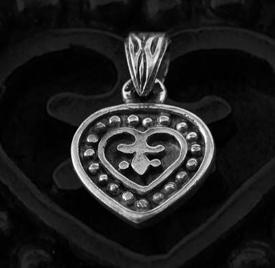 szív alakú ezüst medál