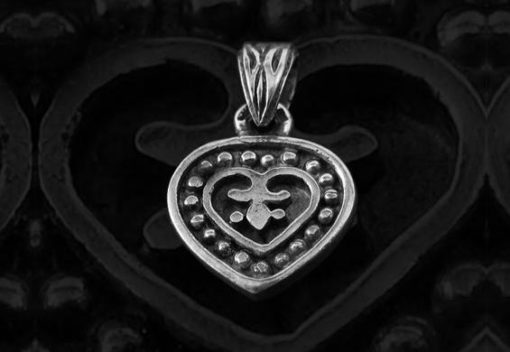 szív alakú ezüst medál