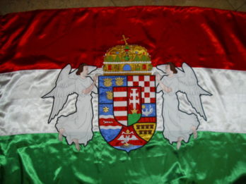 hímzett magyar zászló