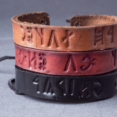 Rovásírásos bőr karkötő