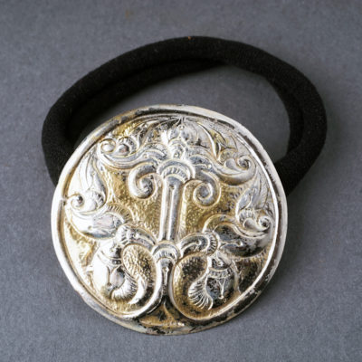 Aranyozott hajfonatkorong hajgumival