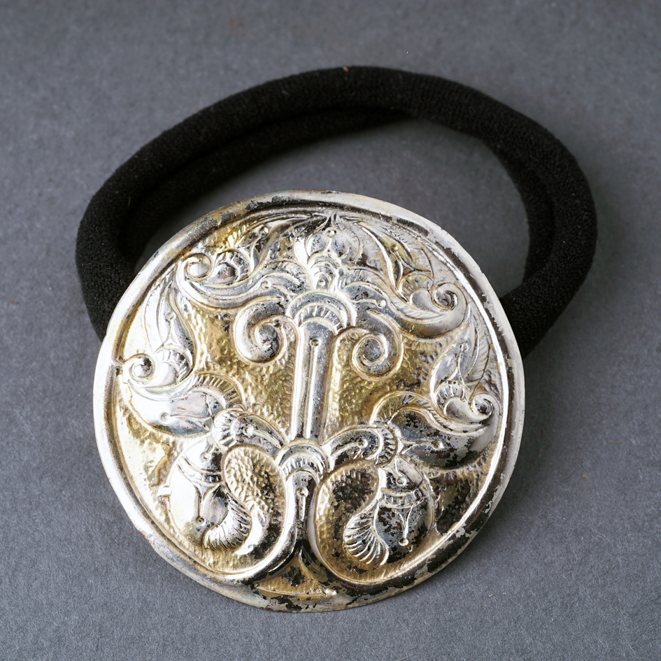 Aranyozott hajfonatkorong hajgumival