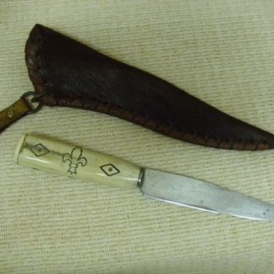 csontnyelű kés lóbőr tokkal - liliomos