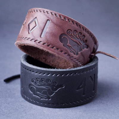 Rovásírásos bőr karkötő