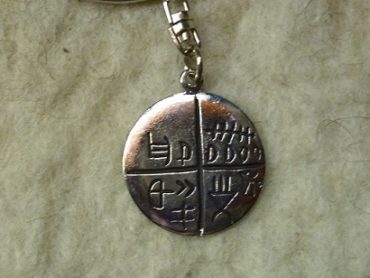 tatárlakai amulett kulcstartó