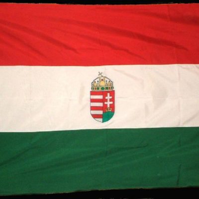 nagy címeres magyar zászló