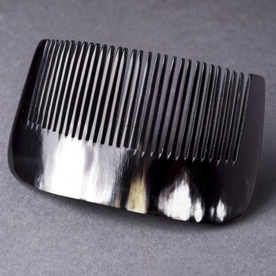 Közepes szaru oldalfésű