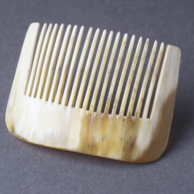 Kicsi szaru oldalfésű