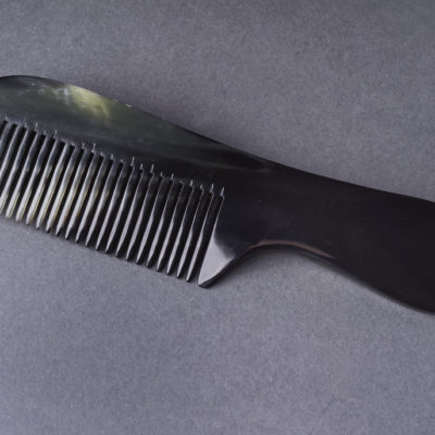 Kicsi nyeles szaru fésű