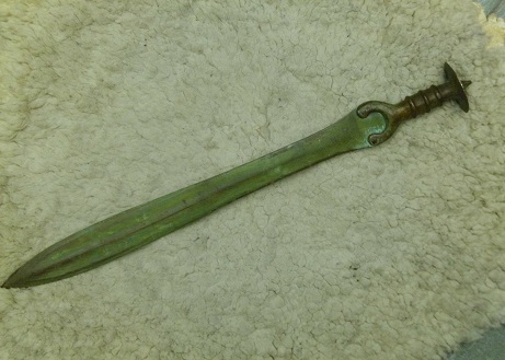 bronzkori kard kúpos markolattal