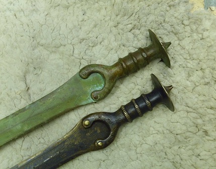 bronzkori kard kúpos markolattal