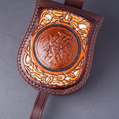 Domborított bőr mintás tarsoly rakamazi turullal, szőr alábéleléssel