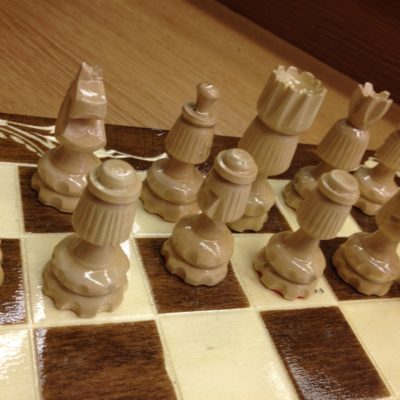 sakk faragott figurákkal