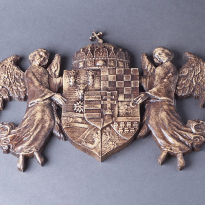 Faragott angyalos címer