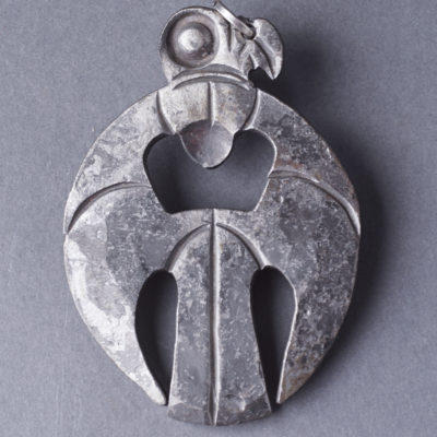 Kovácsoltvas sörnyitó