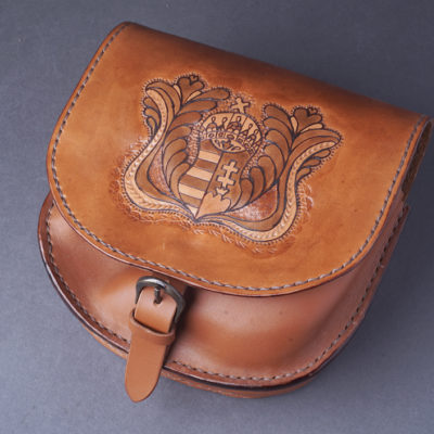 Bőr tarsoly magyar címerrel